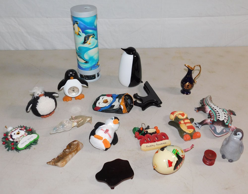 Lot of Decorative Penguin Items (1 of 5)