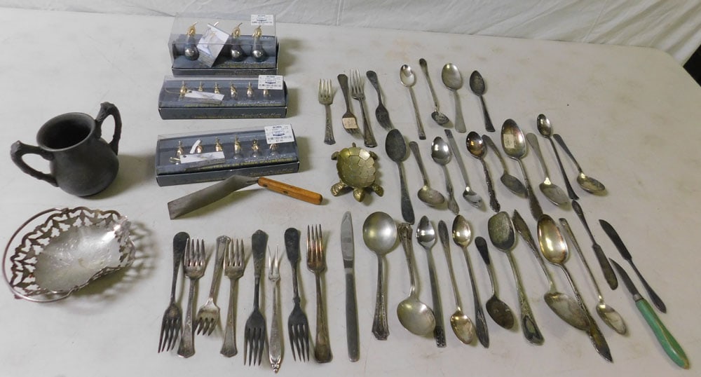 Lot of Silverplate Flatware, Knife Rest, & Napkin Rings: Lot of Silverplate Flatware, Knife Rest, & Napkin Rings . "ALL DESCRIPTIONS AND ANY CONDITION STATEMENT GIVEN BY LANGSTON AUCTION GALLERY ARE STRICTLY OPINIONS AND LANGSTON'S SHALL HAVE NO RESPONSIBIL
