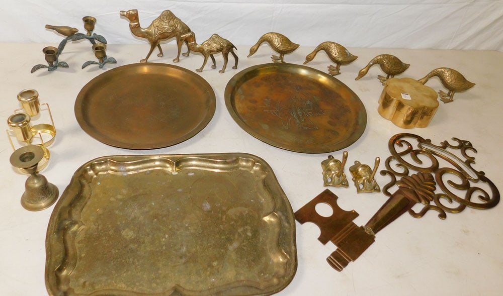 Lot of Brass Items: Lot of Brass Items . "ALL DESCRIPTIONS AND ANY CONDITION STATEMENT GIVEN BY LANGSTON AUCTION GALLERY ARE STRICTLY OPINIONS AND LANGSTON'S SHALL HAVE NO RESPONSIBILITY FOR ERRORS OR OMISSIONS. THE ABSE