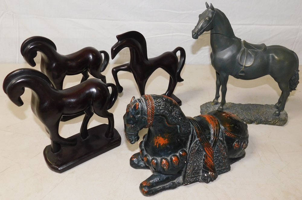 Lot of Horse Ceramic Bookends & Horse Figures (1 of 3)