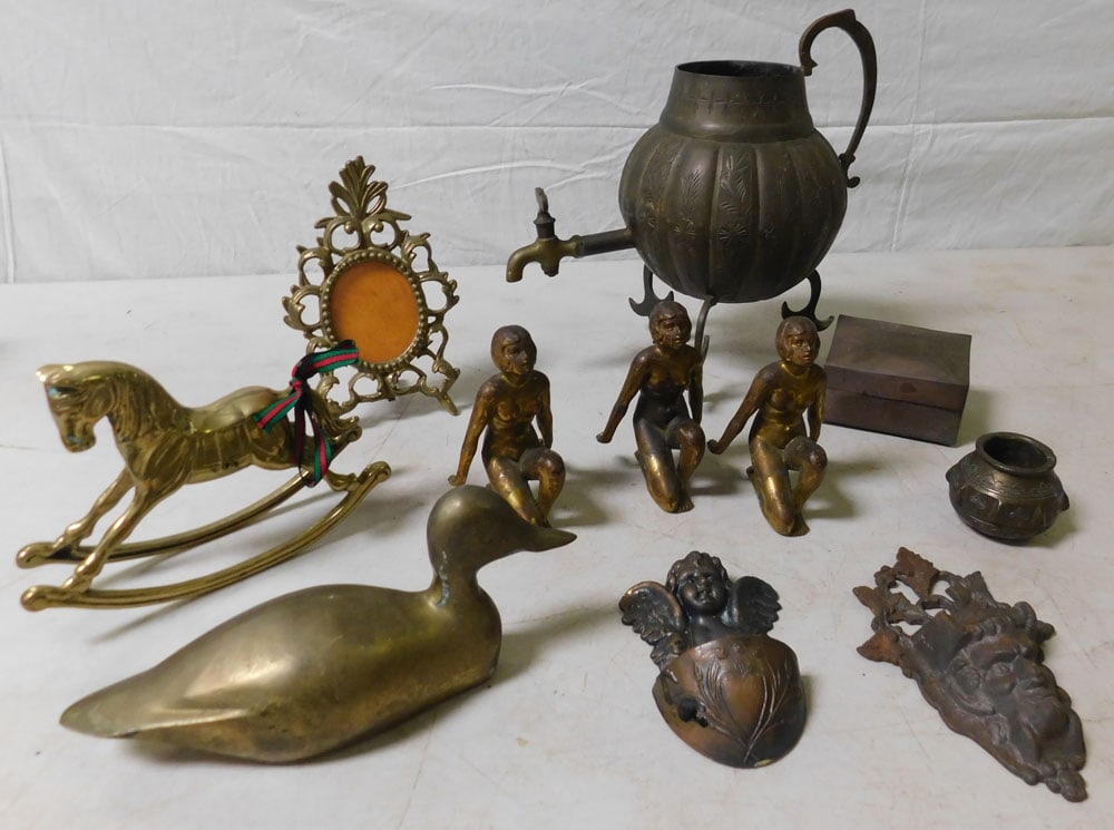 Lot of Brass Items: Lot of Brass Items. "ALL DESCRIPTIONS AND ANY CONDITION STATEMENT GIVEN BY LANGSTON AUCTION GALLERY ARE STRICTLY OPINIONS AND LANGSTON'S SHALL HAVE NO RESPONSIBILITY FOR ERRORS OR OMISSIONS. THE ABSEN