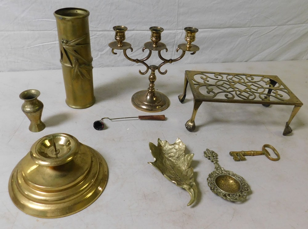 Lot of Brass Items: Lot of Brass Items. "ALL DESCRIPTIONS AND ANY CONDITION STATEMENT GIVEN BY LANGSTON AUCTION GALLERY ARE STRICTLY OPINIONS AND LANGSTON'S SHALL HAVE NO RESPONSIBILITY FOR ERRORS OR OMISSIONS. THE ABSEN