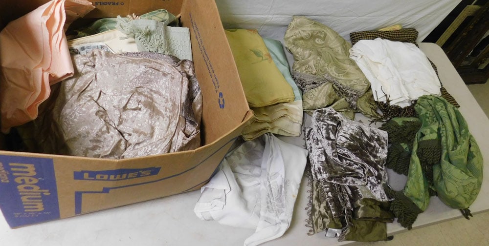 Lot of Linens: Lot of Linens . "ALL DESCRIPTIONS AND ANY CONDITION STATEMENT GIVEN BY LANGSTON AUCTION GALLERY ARE STRICTLY OPINIONS AND LANGSTON'S SHALL HAVE NO RESPONSIBILITY FOR ERRORS OR OMISSIONS. THE ABSENCE O