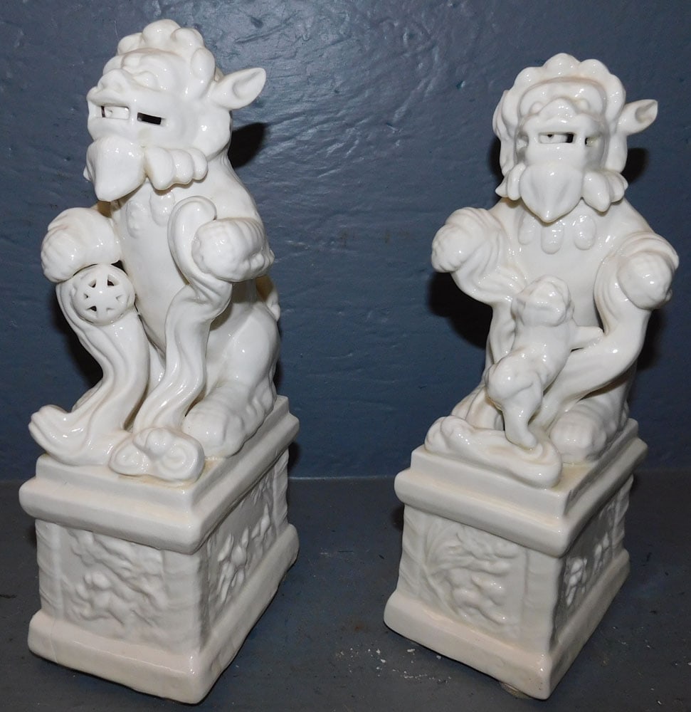 Pair Oriental Porcelain Foo Dog Bookends ( One Has Crack) (1 of 6)