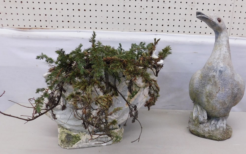 Resin Duck Yard Ornament & Shell Planter (1 of 5)