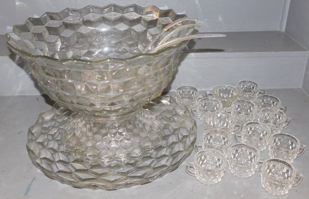 American Fostoria Punch Bowl On Stand With Undertray & Cups: American Fostoria Punch Bowl On Stand With Undertray & Cups. 17 1/2" Dia 13 3/4" H "ALL DESCRIPTIONS AND ANY CONDITION STATEMENT GIVEN BY LANGSTON AUCTION GALLERY ARE STRICTLY OPINIONS AND LANGSTON'S 