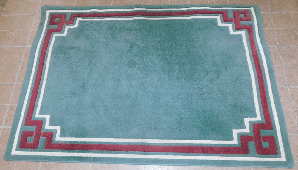 3' 10" X 5' 6" Machine Made Rug (1 of 3)