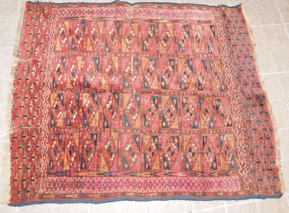 3' 5" X 4' 2" Machine Made Rug (1 of 5)