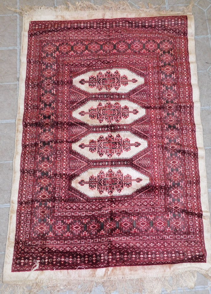 2' 2" X 3' 6" Machine Made Rug (1 of 4)