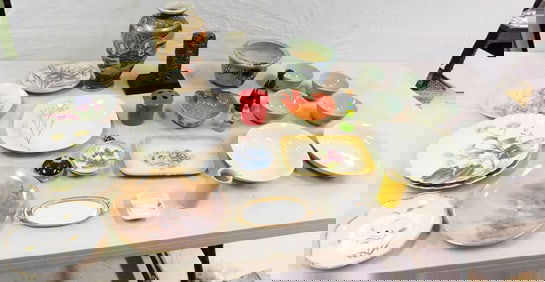 Lot of Oriental Porcelain Items