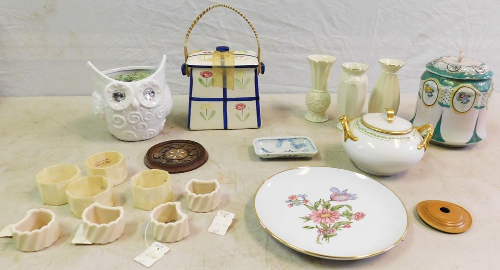 Lot of Porcelain Items & Napkin Rings: Lot of Porcelain Items & Napkin Rings. ALL DESCRIPTIONS AND ANY CONDITION STATEMENT GIVEN BY LANGSTON AUCTION GALLERY ARE STRICTLY OPINIONS AND LANGSTON'S SHALL HAVE NO RESPONSIBILITY FOR ERRORS OR OM