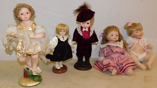 Lot of Vintage Dolls