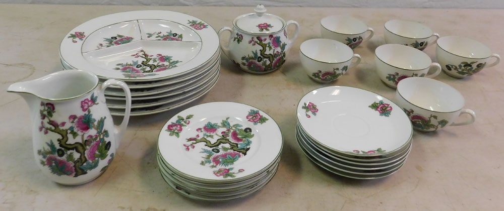 Lot of Czechoslovakian Union China: Lot of Czechoslovakian Union China. ALL DESCRIPTIONS AND ANY CONDITION STATEMENT GIVEN BY LANGSTON AUCTION GALLERY ARE STRICTLY OPINIONS AND LANGSTON'S SHALL HAVE NO RESPONSIBILITY FOR ERRORS OR OMISS