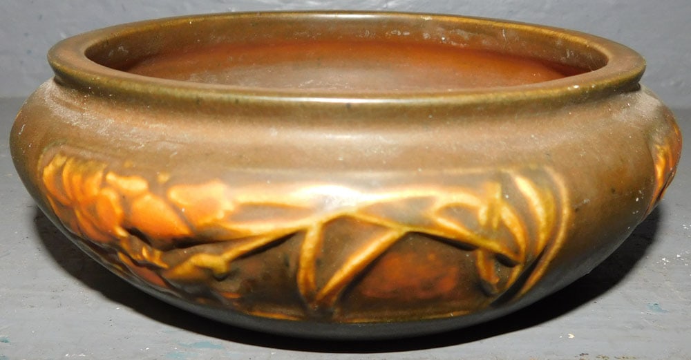 Roseville Rosecraft Panel Bowl (1 of 4)