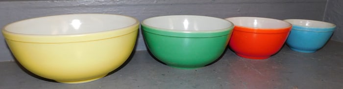 Set of 4 Vintage Pyrex Mixing Bowls