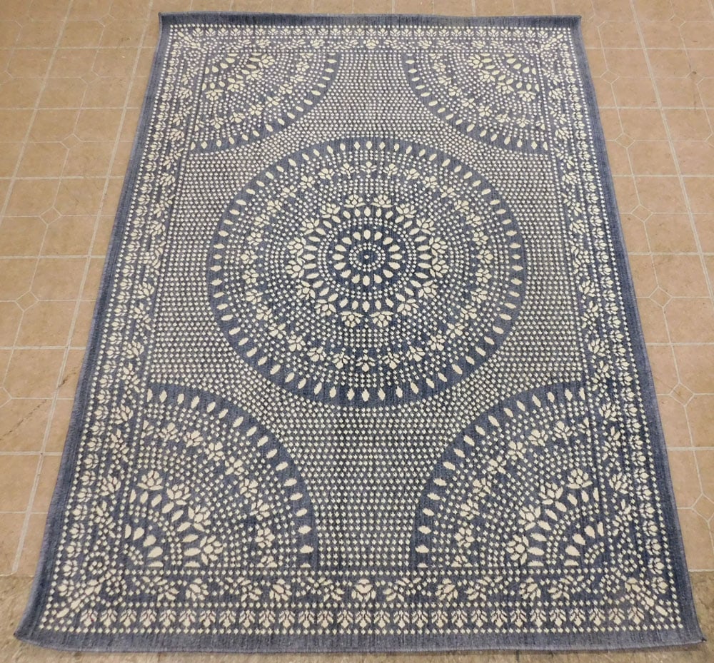 5' 1" x 7' Machine Made Rug (1 of 3)