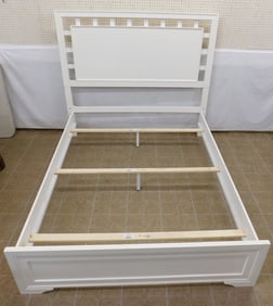 White Lacquered Queen Size Bed with Rails