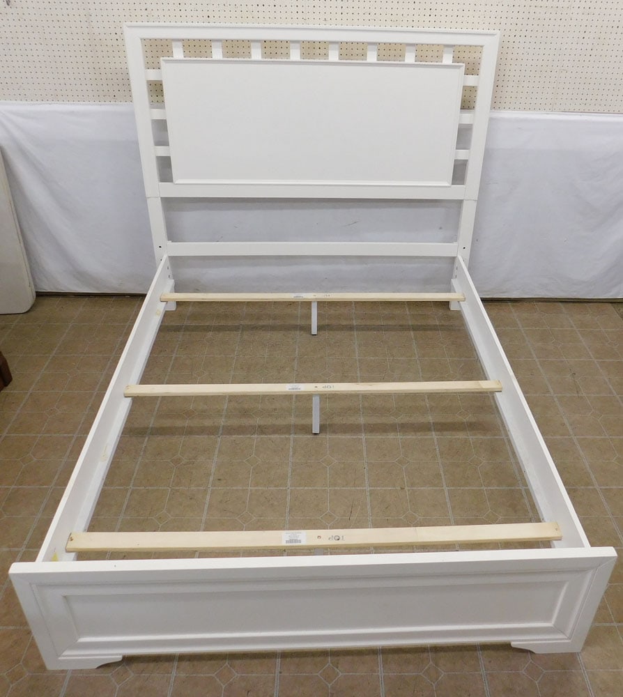 White Lacquered Queen Size Bed with Rails (1 of 4)