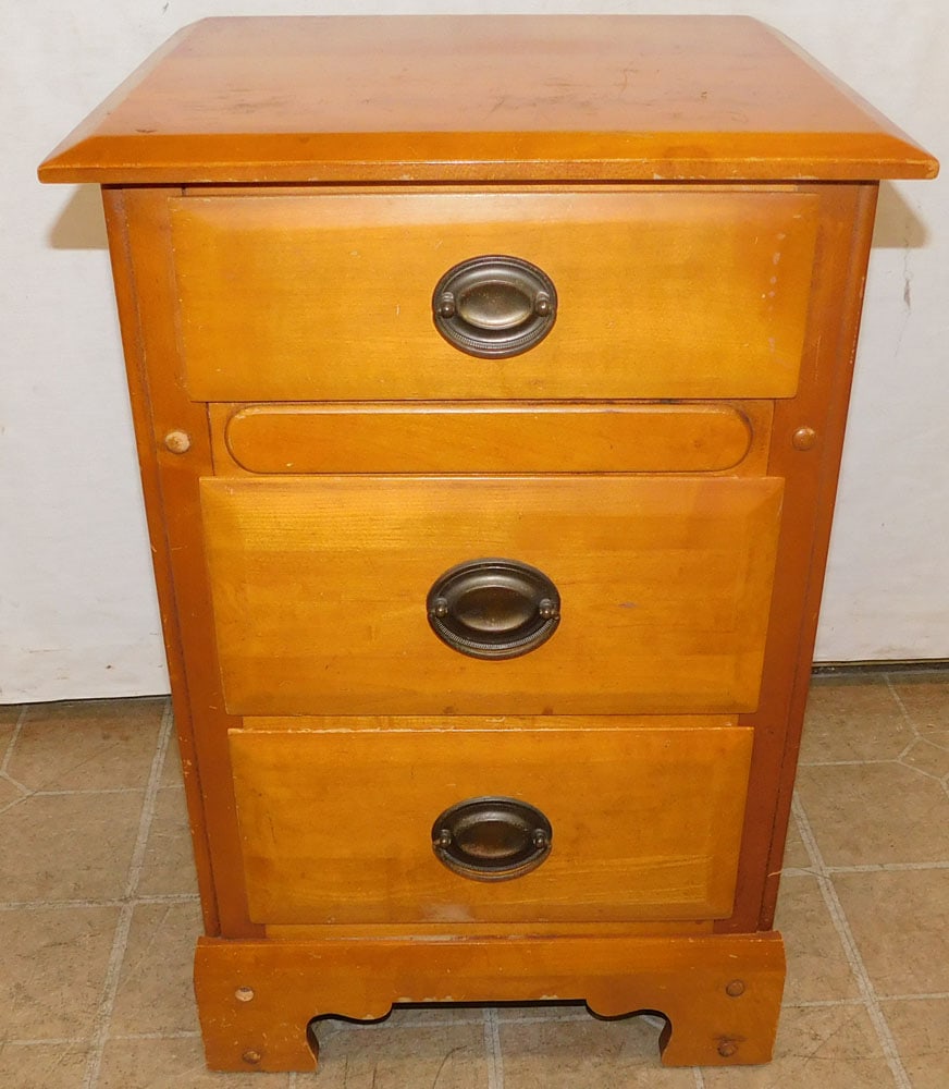 Maple 3 Drawer Night Stand by Spainhour, (Lenoir, NC) (1 of 5)