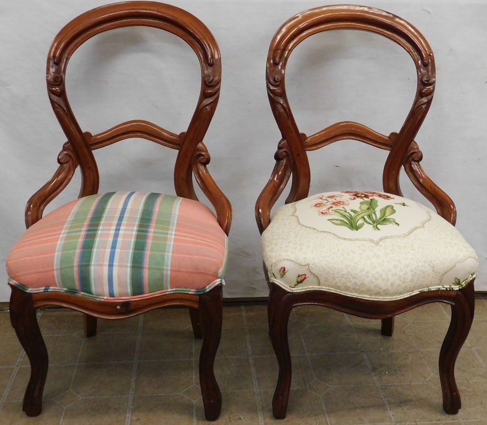Pair of Walnut Victorian Hip Rest Side Chairs: Pair of Walnut Victorian Hip Rest Side Chairs. 35 1/2" H ALL DESCRIPTIONS AND ANY CONDITION STATEMENT GIVEN BY LANGSTON AUCTION GALLERY ARE STRICTLY OPINIONS AND LANGSTON'S SHALL HAVE NO RESPONSIBILIT