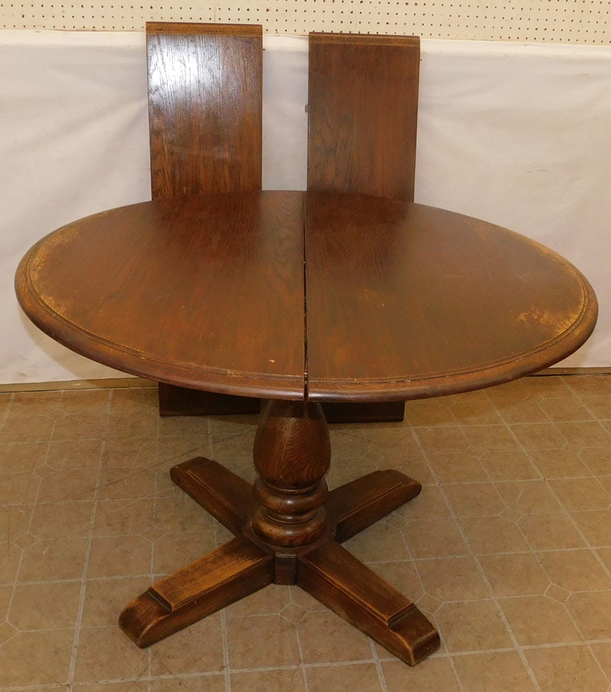 Round Oak Dining Table with 2 Leaves (1 of 3)