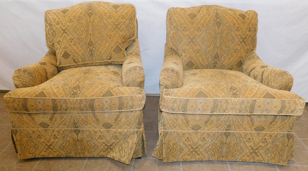 Pair of Upholstered Club Chairs by Hickory Chair: Pair of Upholstered Club Chairs by Hickory Chair . 35" H ALL DESCRIPTIONS AND ANY CONDITION STATEMENT GIVEN BY LANGSTON AUCTION GALLERY ARE STRICTLY OPINIONS AND LANGSTON'S SHALL HAVE NO RESPONSIBILIT