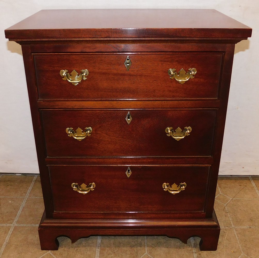 Mahogany 3 Drawer Night Stand by Craftique (1 of 6)