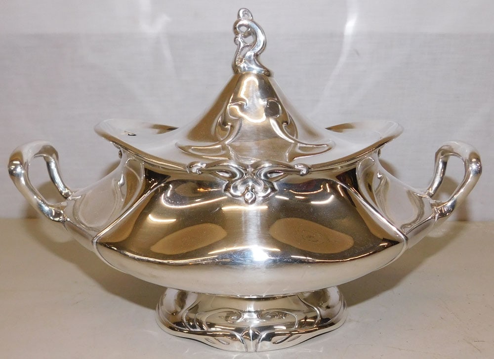 Silverplated Covered Tureen (1 of 5)