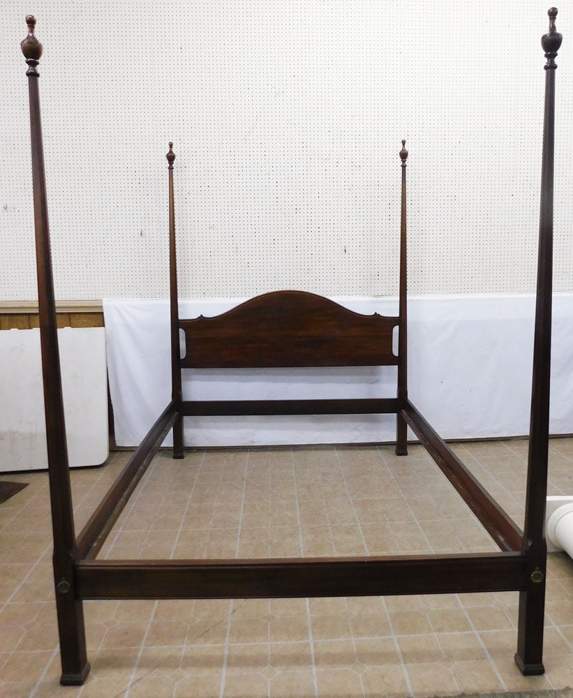 Mahogany Queen Size Pencil Post Bed (1 of 4)