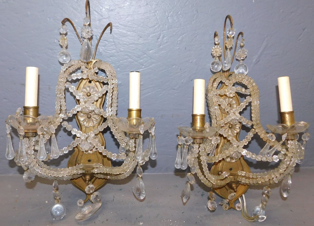 Pair of Beaded Crystal & Glass Wall Sconces: Pair of Beaded Crystal & Glass Wall Sconces. 11" W 17" H ALL DESCRIPTIONS AND ANY CONDITION STATEMENT GIVEN BY LANGSTON AUCTION GALLERY ARE STRICTLY OPINIONS AND LANGSTON'S SHALL HAVE NO RESPONSIBILIT