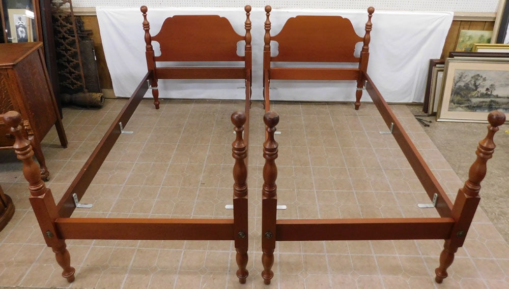 Pair of Mahogany Cannonball Twin Beds (1 of 6)