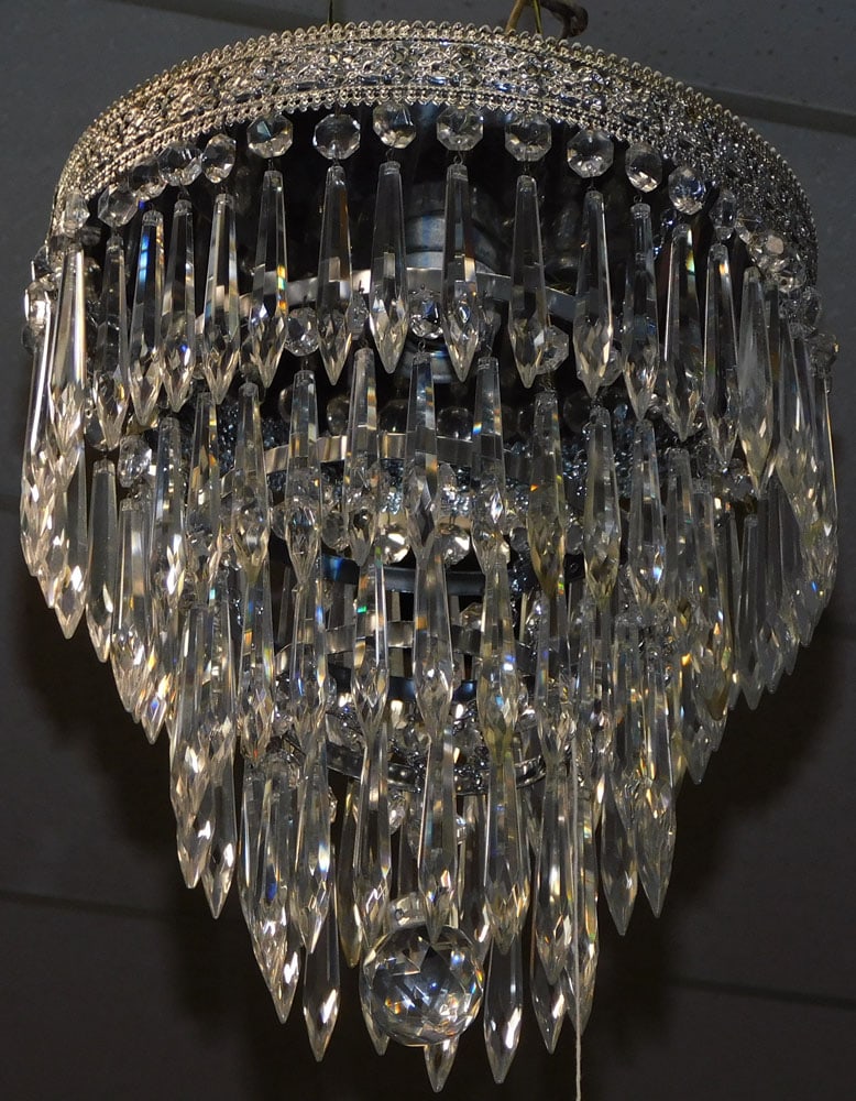 Silverplated & Crystal Glass Prism Foyer Light: Silverplated & Crystal Glass Prism Foyer Light . 11" H ALL DESCRIPTIONS AND ANY CONDITION STATEMENT GIVEN BY LANGSTON AUCTION GALLERY ARE STRICTLY OPINIONS AND LANGSTON'S SHALL HAVE NO RESPONSIBILITY 