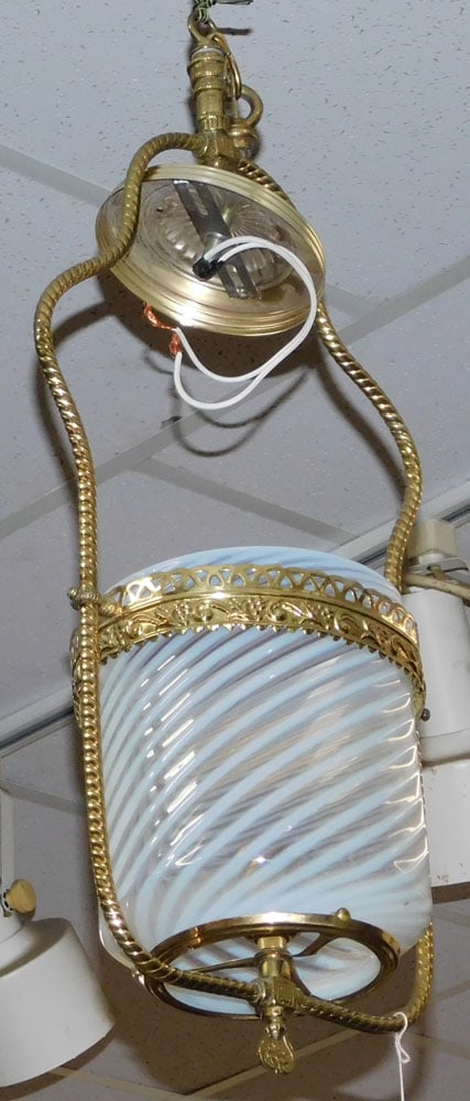 Brass Victorian Opalescent Shade Foyer Light: Brass Victorian Opalescent Shade Foyer Light. 21" H ALL DESCRIPTIONS AND ANY CONDITION STATEMENT GIVEN BY LANGSTON AUCTION GALLERY ARE STRICTLY OPINIONS AND LANGSTON'S SHALL HAVE NO RESPONSIBILITY FOR