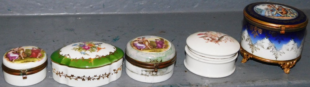 Lot of 4 Porcelain Battersea Boxes & Hand Painted Dresser Box with Mirror: Lot of 4 Porcelain Battersea Boxes & Hand Painted Dresser Box with Mirror . Up to: 3 1/4" Dia. 2 1/2" H ALL DESCRIPTIONS AND ANY CONDITION STATEMENT GIVEN BY LANGSTON AUCTION GALLERY ARE STRICTLY OPIN