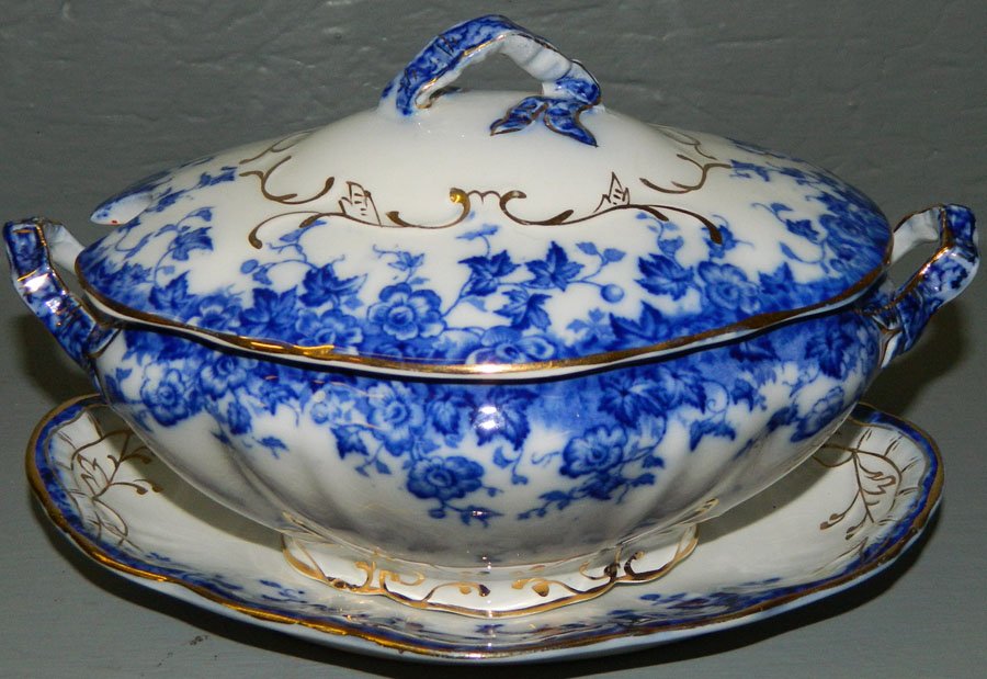 Burgess flow blue gravy boat with underplate.: Burgess flow blue gravy boat with under plate. 8" x 5 1/4" x 5 1/4" tall.