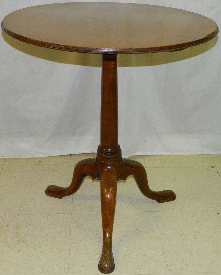Mahogany QA period tilt top tea table.: Mahogany Queen Anne period tilt top tea table.
