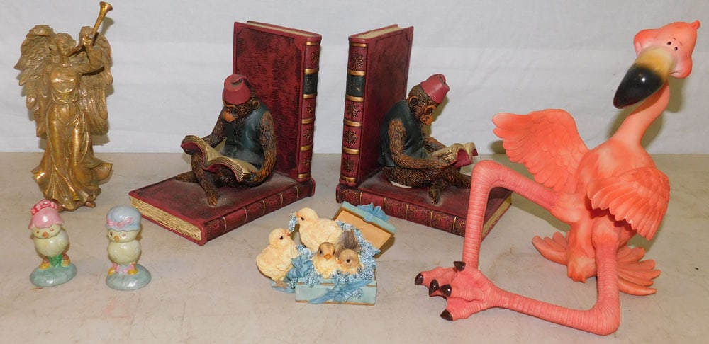 Lot of Painted Resin Decorative Items (1 of 4)