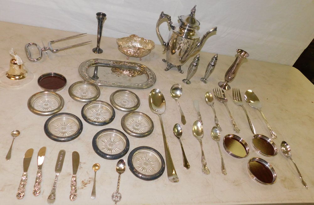 Lot of Silverplate: Lot of Silverplate . ALL DESCRIPTIONS AND ANY CONDITION STATEMENT GIVEN BY LANGSTON AUCTION GALLERY ARE STRICTLY OPINIONS AND LANGSTON'S SHALL HAVE NO RESPONSIBILITY FOR ERRORS OR OMISSIONS. THE ABSEN
