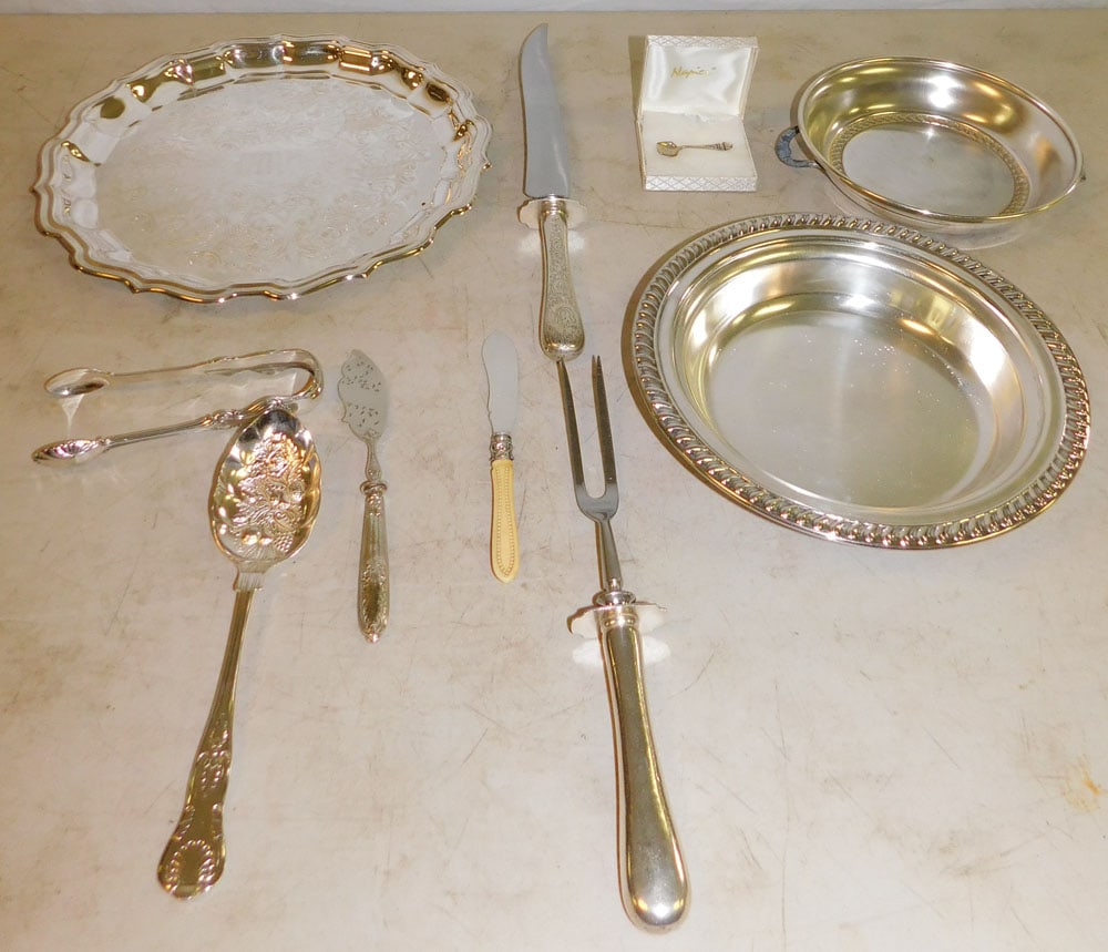Lot of Silverplate Items: Lot of Silverplate Items. ALL DESCRIPTIONS AND ANY CONDITION STATEMENT GIVEN BY LANGSTON AUCTION GALLERY ARE STRICTLY OPINIONS AND LANGSTON'S SHALL HAVE NO RESPONSIBILITY FOR ERRORS OR OMISSIONS. THE 