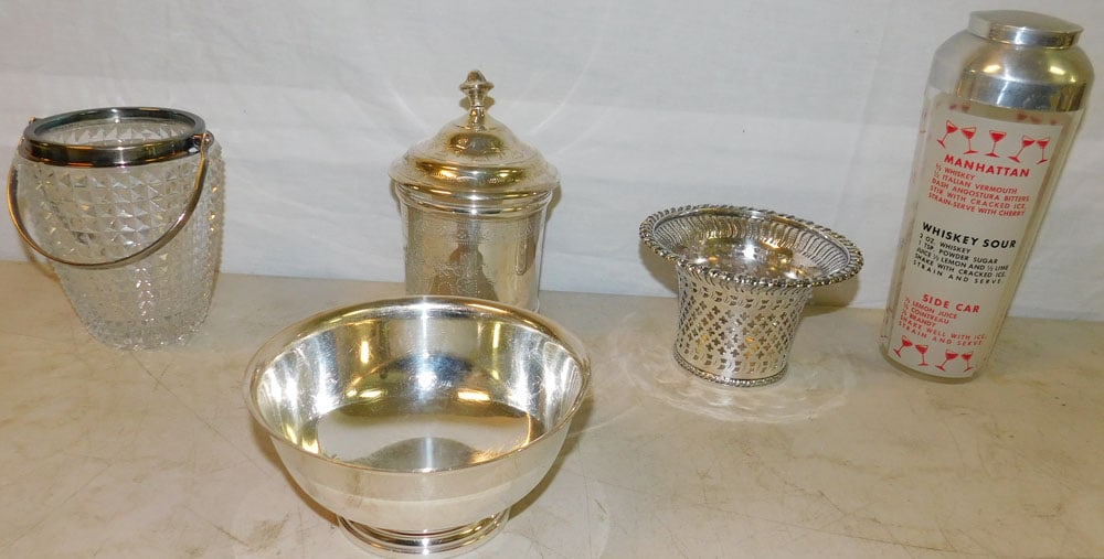 Lot of Silverplated & Glass Items: Lot of Silverplated & Glass Items. ALL DESCRIPTIONS AND ANY CONDITION STATEMENT GIVEN BY LANGSTON AUCTION GALLERY ARE STRICTLY OPINIONS AND LANGSTON'S SHALL HAVE NO RESPONSIBILITY FOR ERRORS OR OMISSI