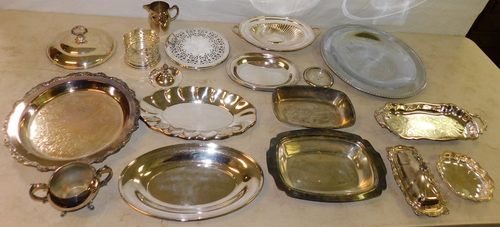 Lot of Silverplate: Lot of Silverplate . ALL DESCRIPTIONS AND ANY CONDITION STATEMENT GIVEN BY LANGSTON AUCTION GALLERY ARE STRICTLY OPINIONS AND LANGSTON'S SHALL HAVE NO RESPONSIBILITY FOR ERRORS OR OMISSIONS. THE ABSEN