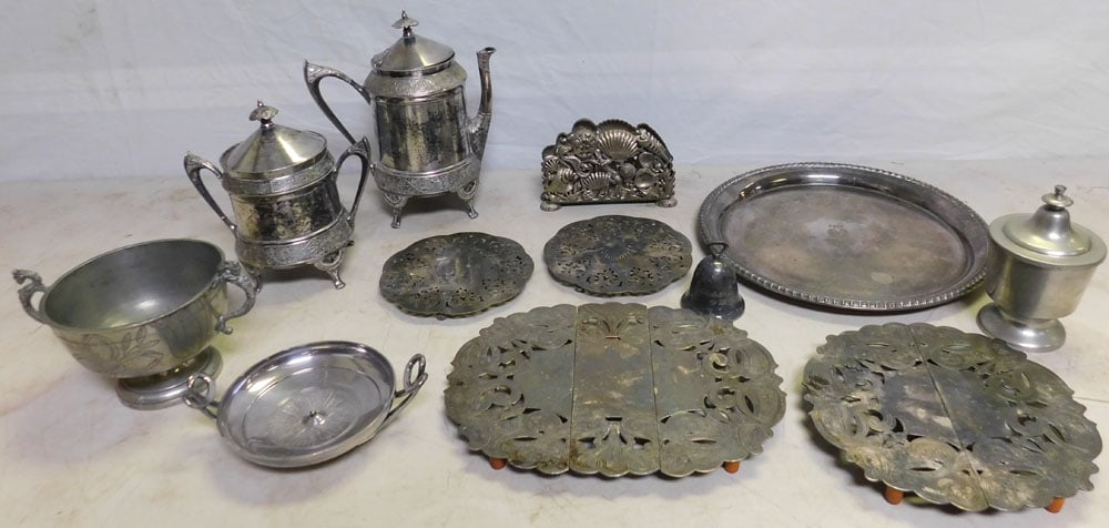Lot of Silverplate: Lot of Silverplate. ALL DESCRIPTIONS AND ANY CONDITION STATEMENT GIVEN BY LANGSTON AUCTION GALLERY ARE STRICTLY OPINIONS AND LANGSTON'S SHALL HAVE NO RESPONSIBILITY FOR ERRORS OR OMISSIONS. THE ABSENC