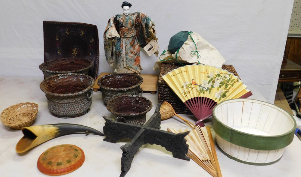 Lot of Baskets & Oriental Doll: Lot of Baskets & Oriental Doll. ALL DESCRIPTIONS AND ANY CONDITION STATEMENT GIVEN BY LANGSTON AUCTION GALLERY ARE STRICTLY OPINIONS AND LANGSTON'S SHALL HAVE NO RESPONSIBILITY FOR ERRORS OR OMISSIONS