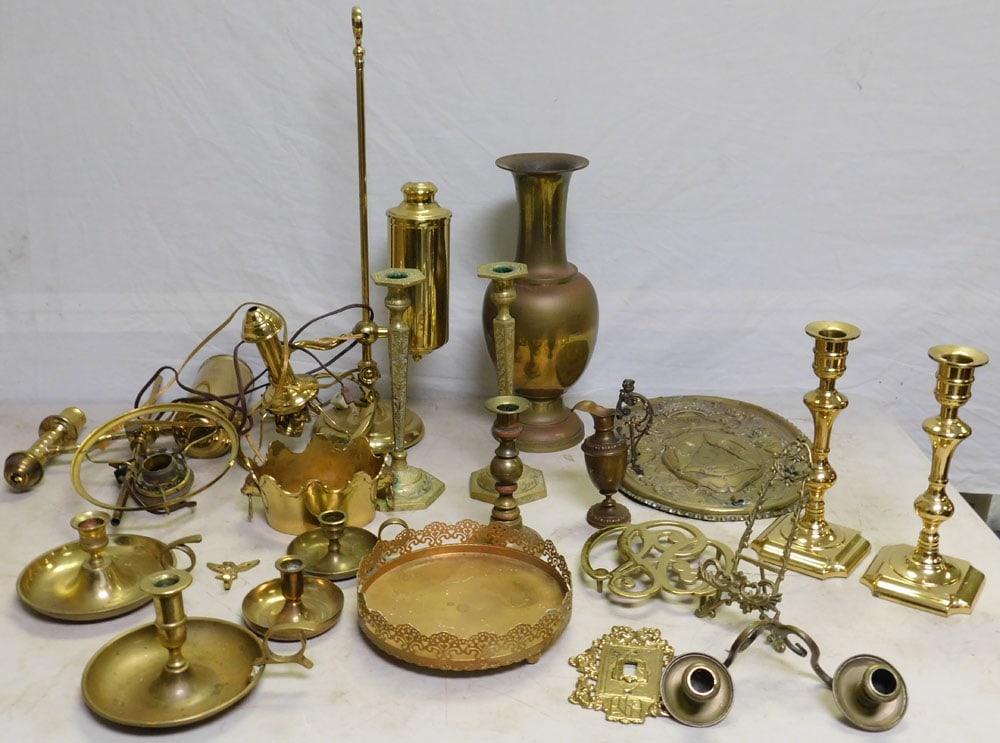 Lot of Brass Items: Lot of Brass Items . ALL DESCRIPTIONS AND ANY CONDITION STATEMENT GIVEN BY LANGSTON AUCTION GALLERY ARE STRICTLY OPINIONS AND LANGSTON'S SHALL HAVE NO RESPONSIBILITY FOR ERRORS OR OMISSIONS. THE ABSEN