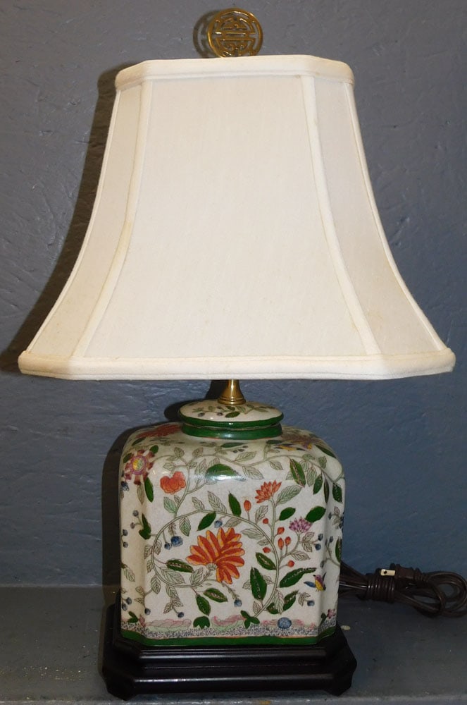 Oriental Porcelain Lamp (1 of 3)
