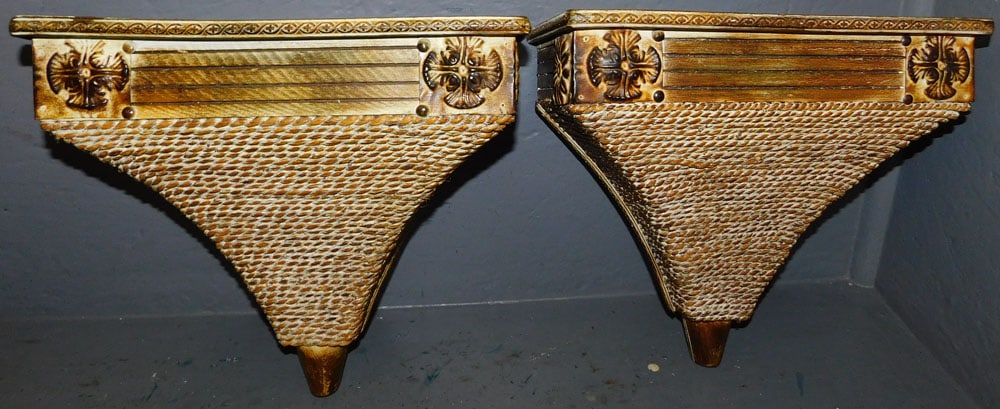 2 Painted Wall Brackets (1 of 3)