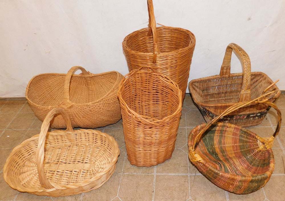 Lot of Baskets: Lot of Baskets. Up to 20" L 15" D 11" H ALL DESCRIPTIONS AND ANY CONDITION STATEMENT GIVEN BY LANGSTON AUCTION GALLERY ARE STRICTLY OPINIONS AND LANGSTON'S SHALL HAVE NO RESPONSIBILITY FOR ERRORS OR O