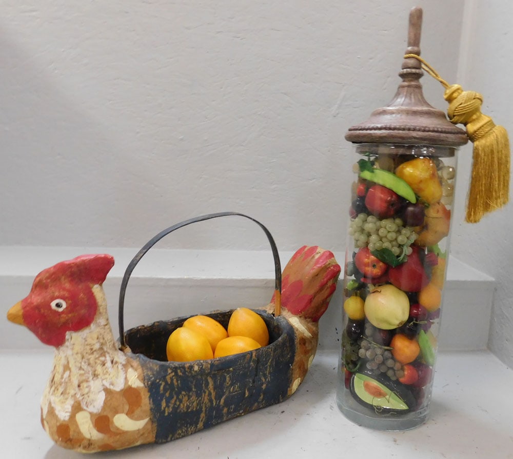 2 Decorative Items (1 of 4)