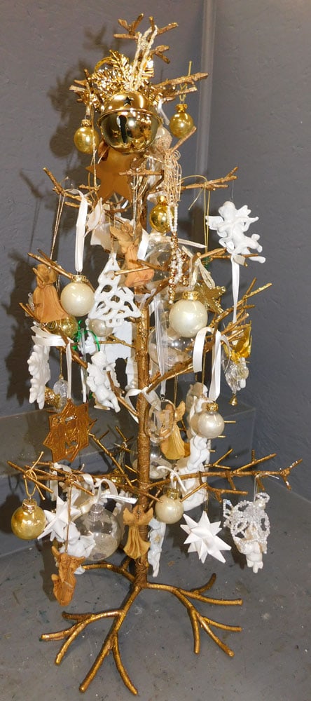 Gilded Metal Christmas Tree with Ornaments (1 of 3)
