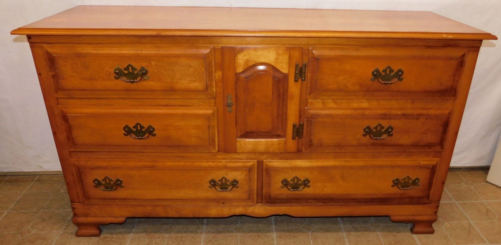 Maple Dresser by Cushman (1 of 6)